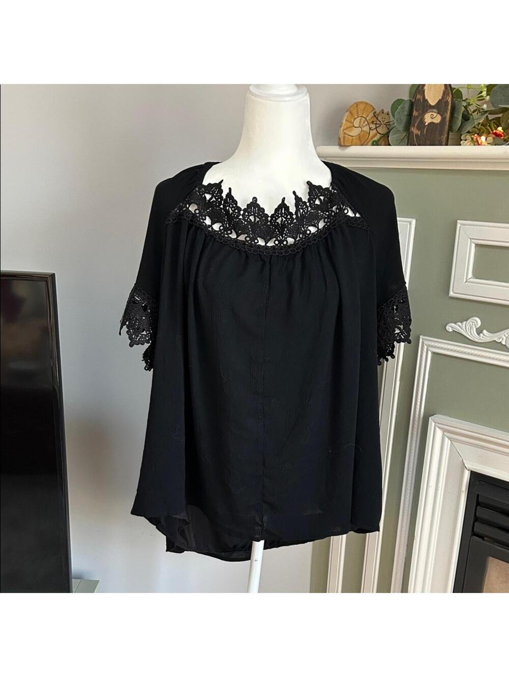 SHEIN Elegant Black Blouse with Lace Trim